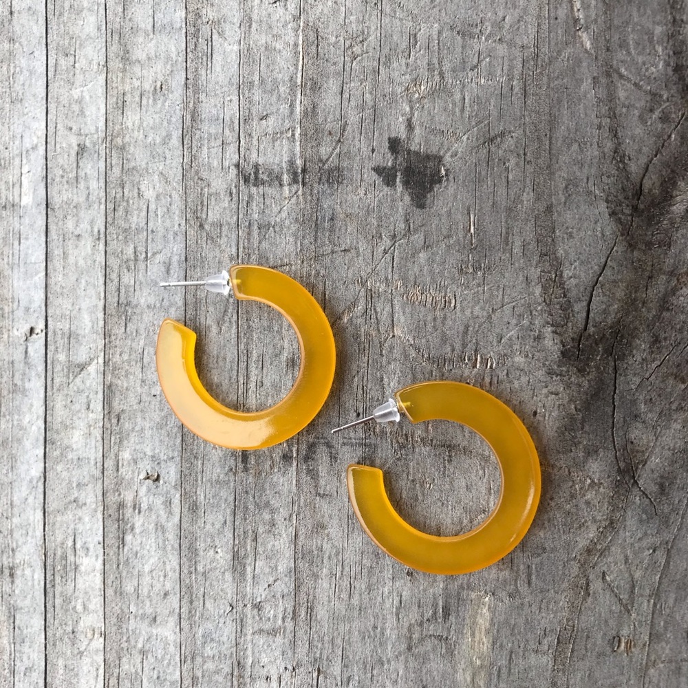 CLEARANCE‼️ Yellow resin opaque hoop earrings